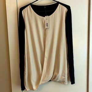 Prive wrap top M NWT